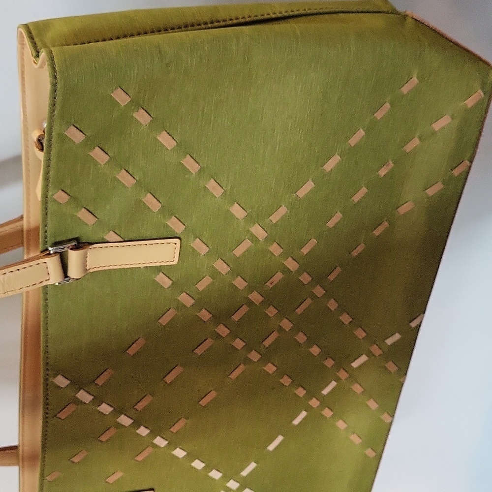 Burberry Green Tote - Picture 9 of 14